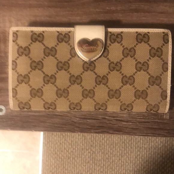 COPY - Authentic Gucci Wallet - Picture 1 of 5